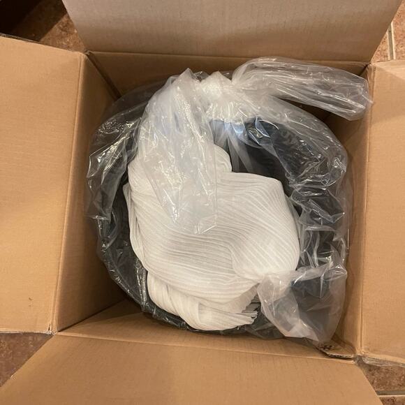 Arturesthome pendant light black rattan New in Box chandelier lamp - Picture 9 of 9